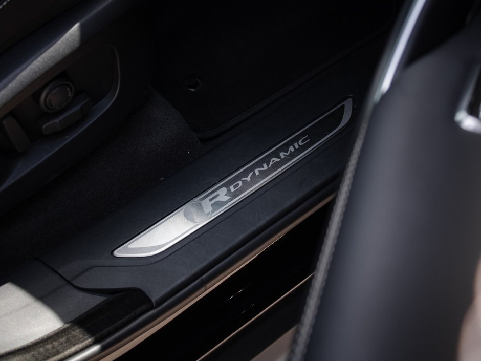 Jaguar F-PACE R-Dynamic S 2023-31