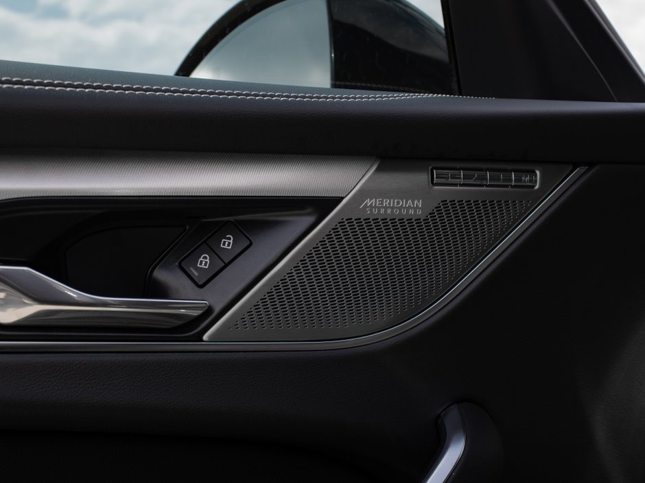 Jaguar F-PACE R-Dynamic S 2023-10