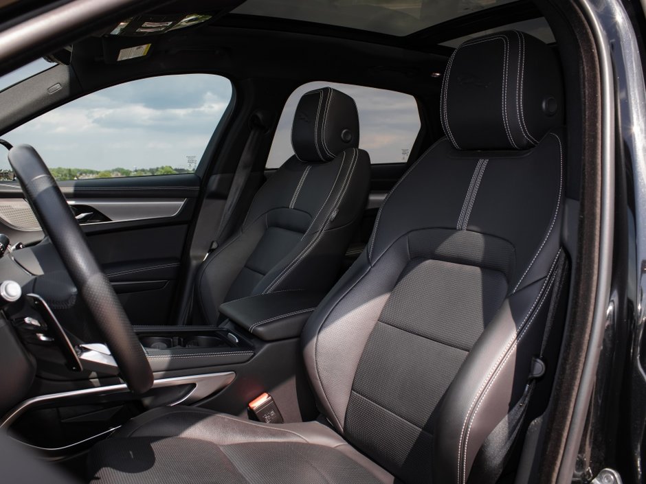 Jaguar F-PACE R-Dynamic S 2023-12