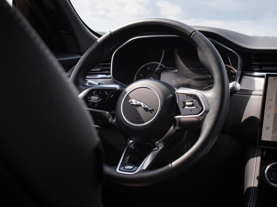 Jaguar F-PACE R-Dynamic S 2023-26