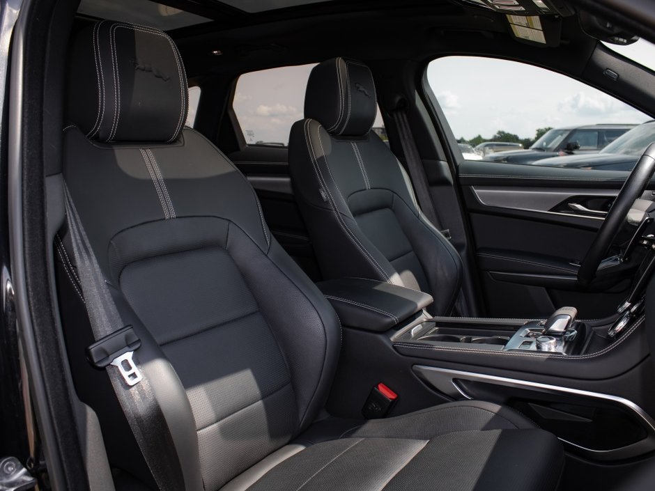 Jaguar F-PACE R-Dynamic S 2023-32
