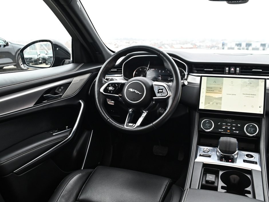 2023 Jaguar F-Pace R-DYNAMIC S/4.80% WITH CERTIFICATION-31