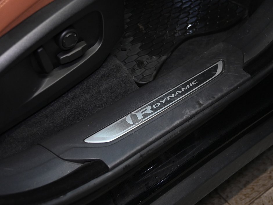 2023 Jaguar F-PACE R-Dynamic S-31