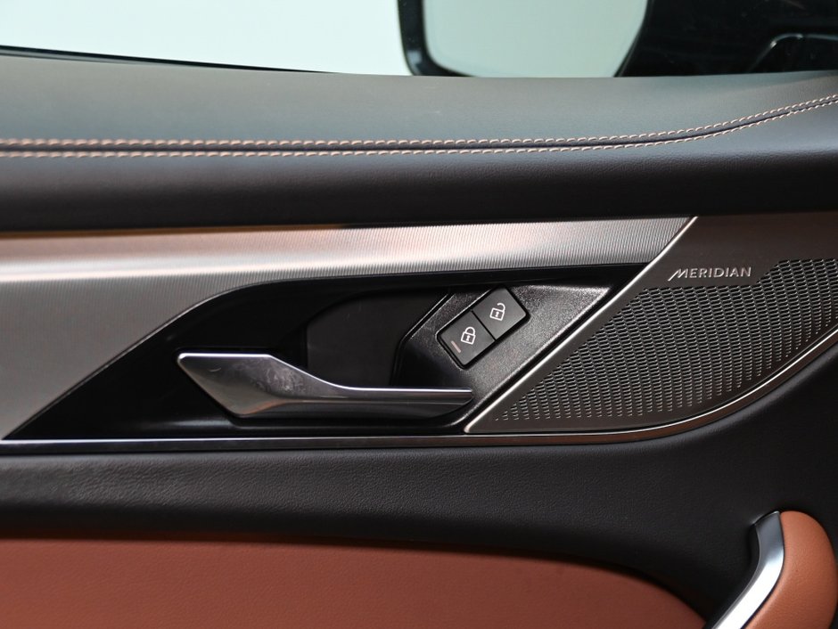 2023 Jaguar F-PACE R-Dynamic S-9