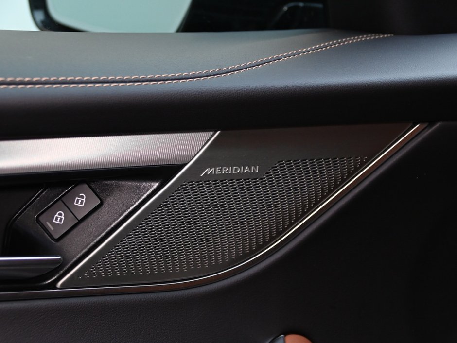 2023 Jaguar F-PACE R-Dynamic S-10