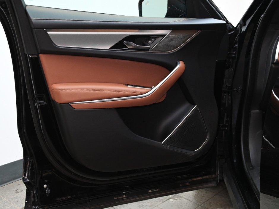 2023 Jaguar F-PACE R-Dynamic S-8