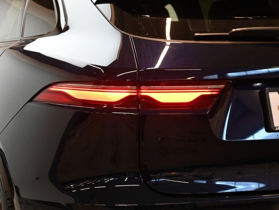 Jaguar F-PACE R-Dynamic S 2023-31