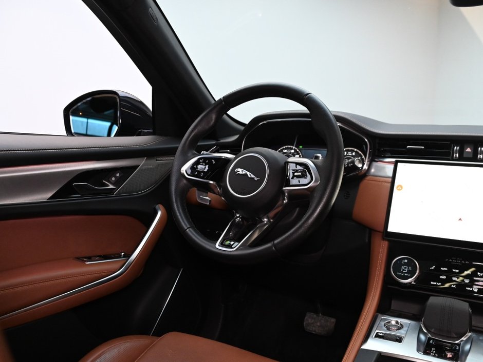 Jaguar F-PACE R-Dynamic S 2023-18