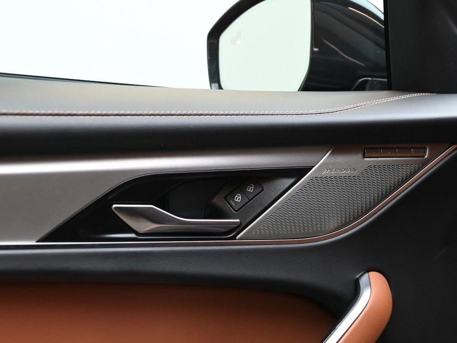 Jaguar F-PACE R-Dynamic S 2023-9