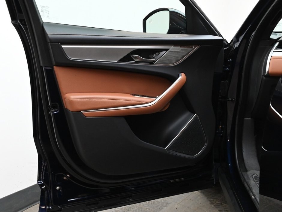 Jaguar F-PACE R-Dynamic S 2023-8