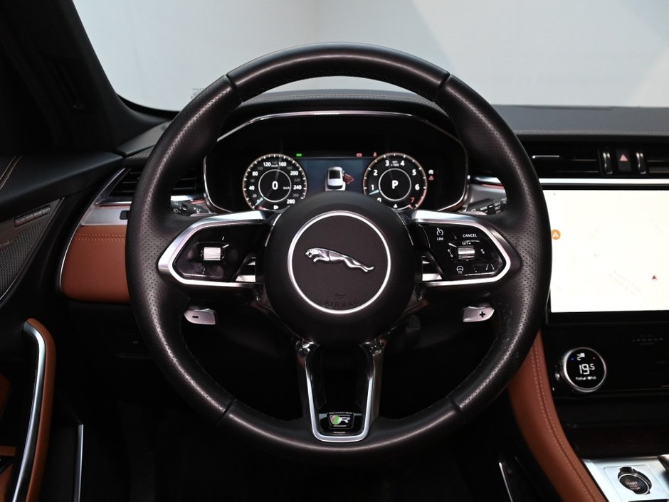 Jaguar F-PACE R-Dynamic S 2023-15