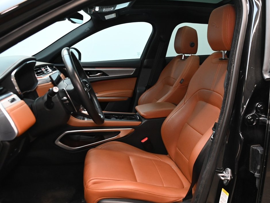 Jaguar F-PACE R-Dynamic S 2023-8