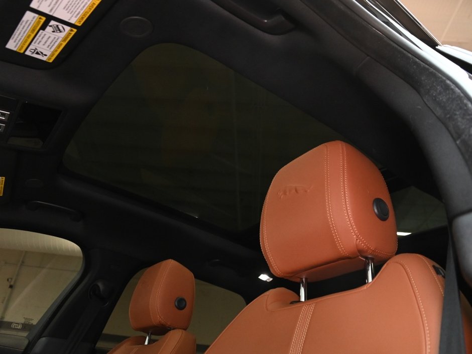 Jaguar F-PACE R-Dynamic S 2023-22