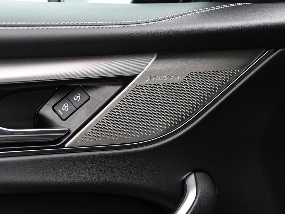 Jaguar F-PACE R-Dynamic S 2023-10