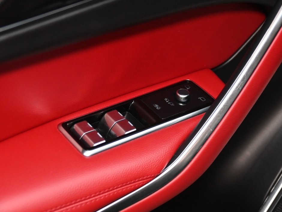 Jaguar F-PACE R-Dynamic S 2023-11