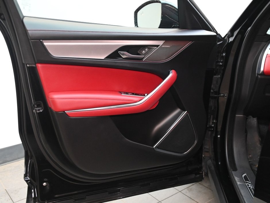 Jaguar F-PACE R-Dynamic S 2023-9