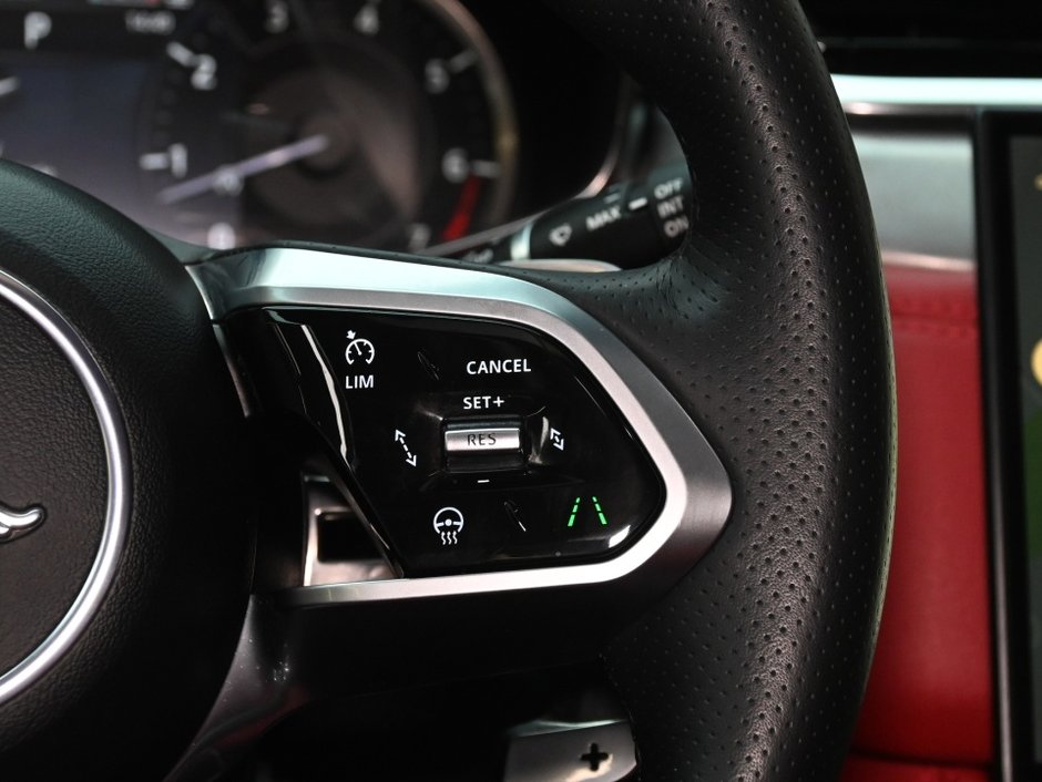 Jaguar F-PACE R-Dynamic S 2023-30