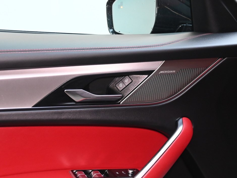 Jaguar F-PACE R-Dynamic S 2023-10