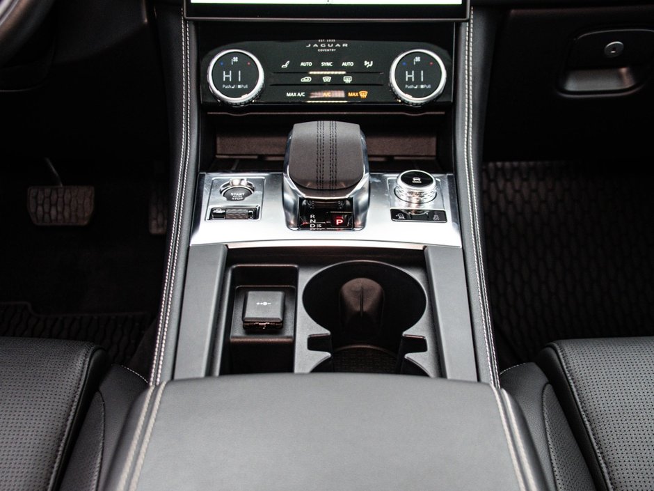 2024 Jaguar F-PACE R-Dynamic S-21