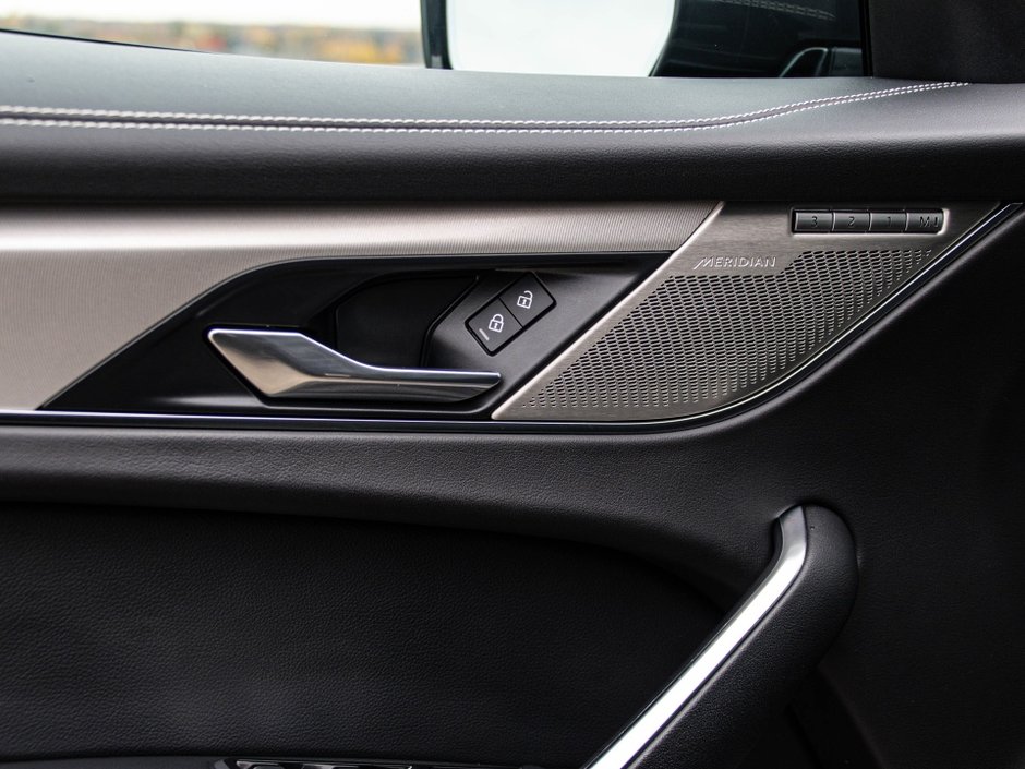 2024 Jaguar F-PACE R-Dynamic S-9