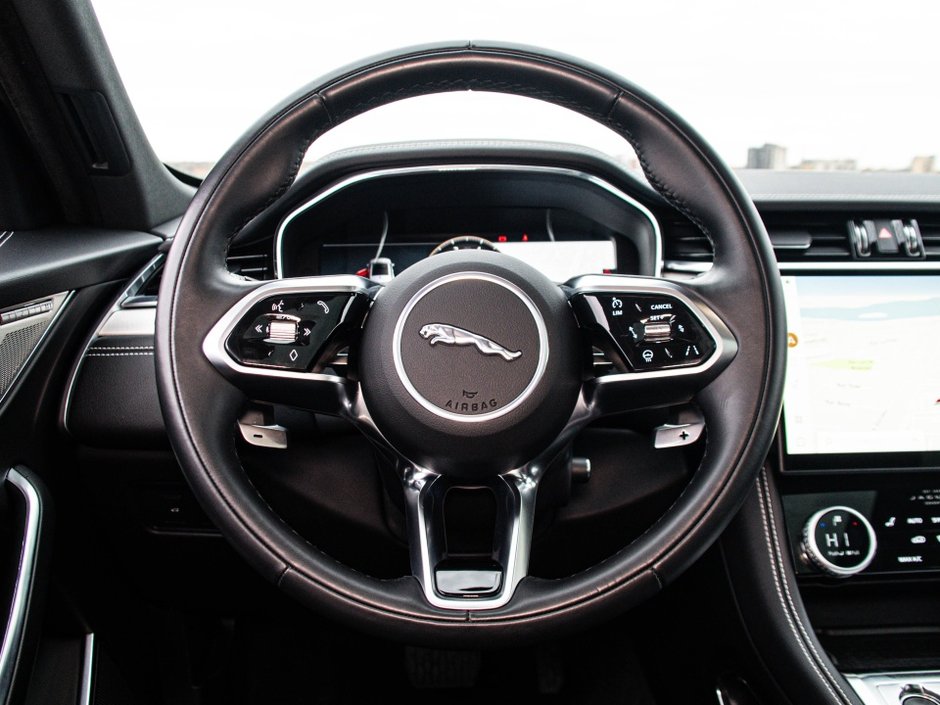 2024 Jaguar F-PACE R-Dynamic S-25