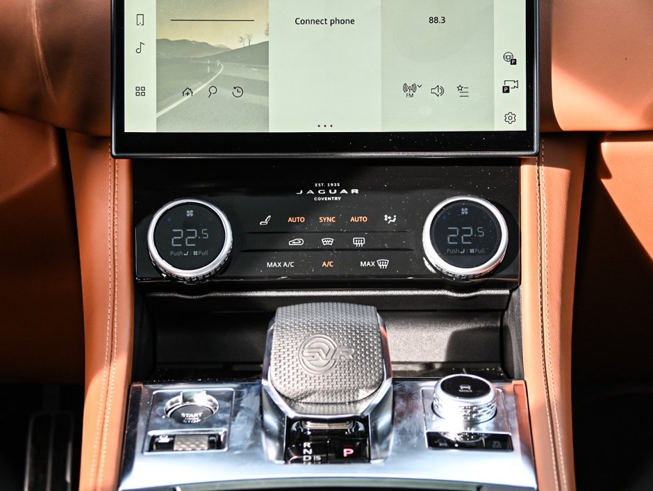 2024 Jaguar F-PACE SVR-32