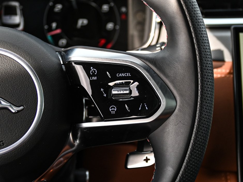 2024 Jaguar F-PACE SVR-26