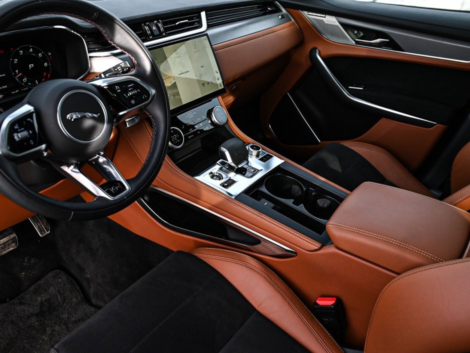 2024 Jaguar F-PACE SVR-14