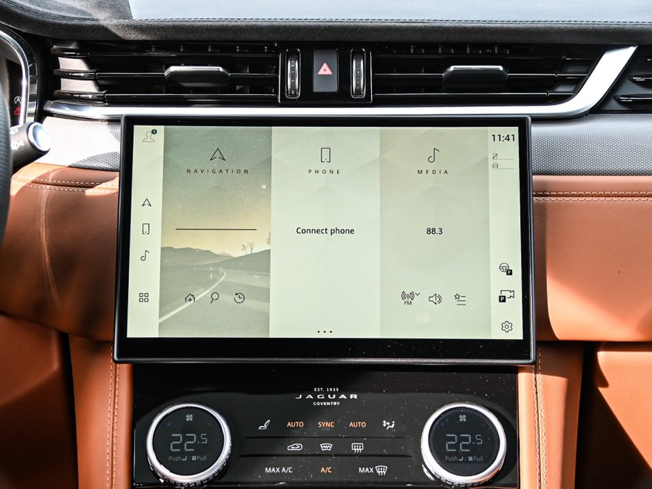 2024 Jaguar F-PACE SVR-31