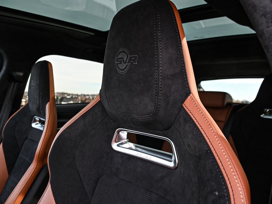 2024 Jaguar F-PACE SVR-17