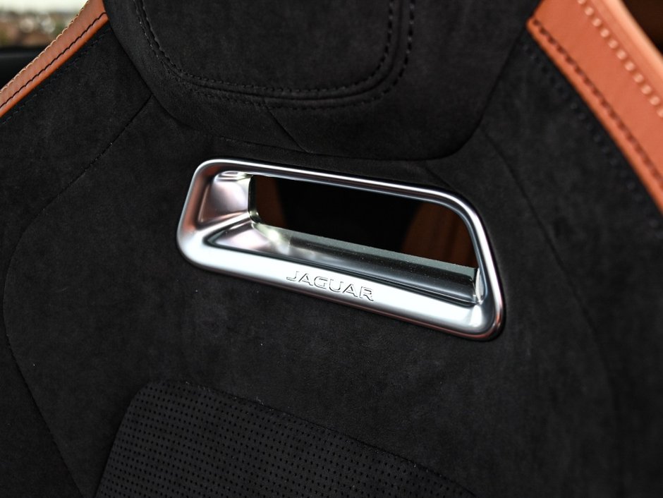 2024 Jaguar F-PACE SVR-16