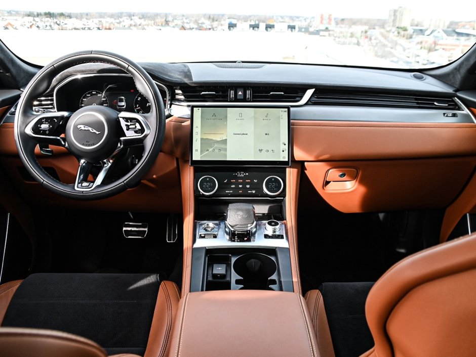 2024 Jaguar F-PACE SVR-15