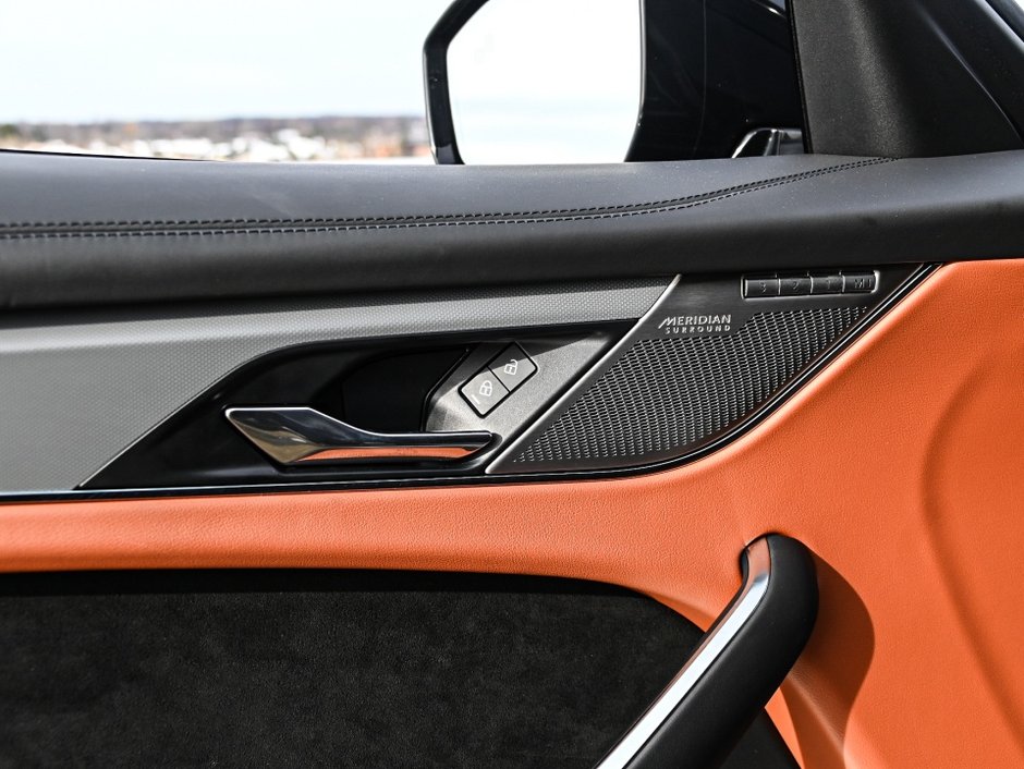 2024 Jaguar F-PACE SVR-11