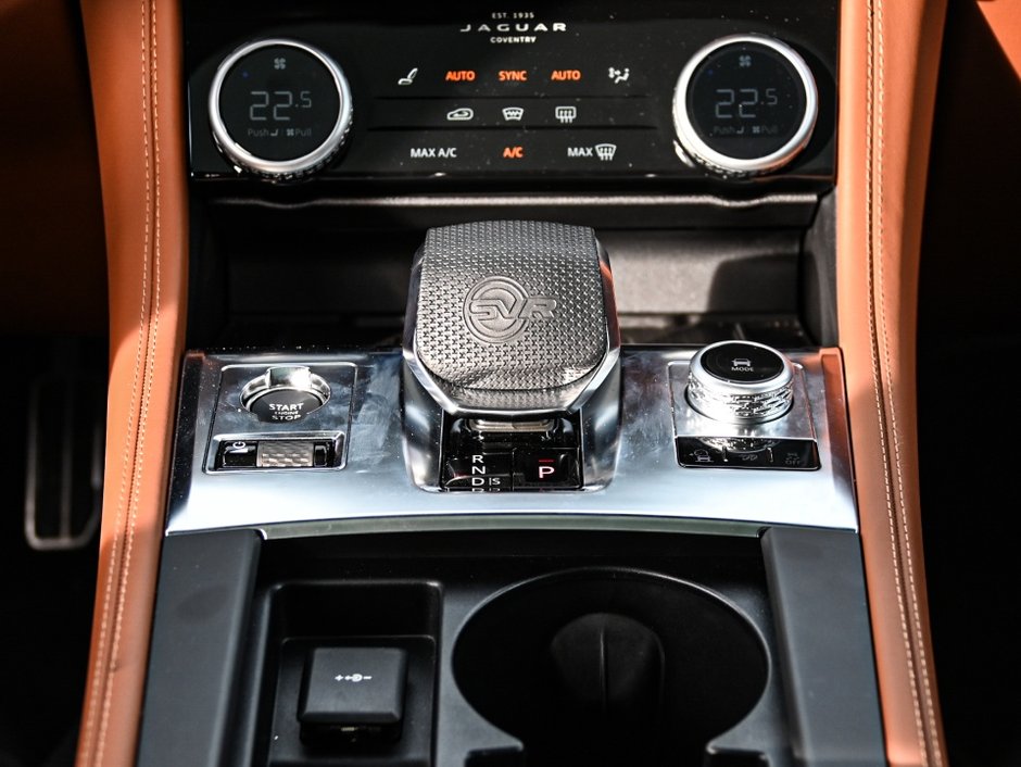 2024 Jaguar F-PACE SVR-33