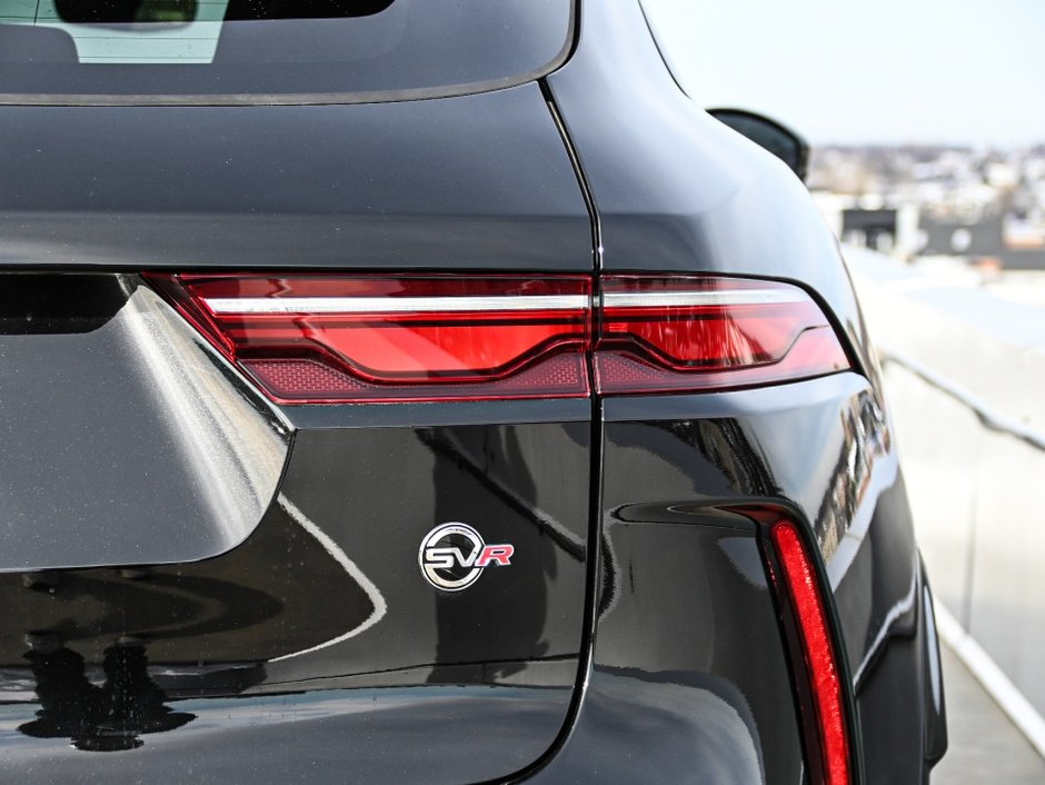2024 Jaguar F-PACE SVR-37
