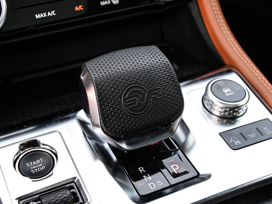 2024 Jaguar F-PACE SVR-21