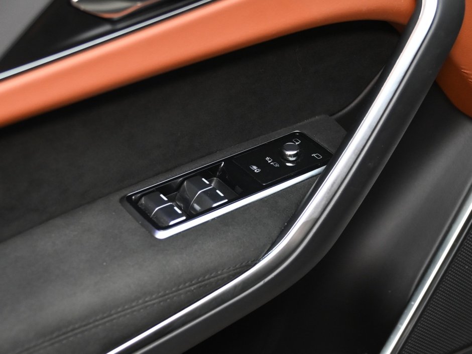 2025 Jaguar F-PACE P575 SVR 575 Edition-16