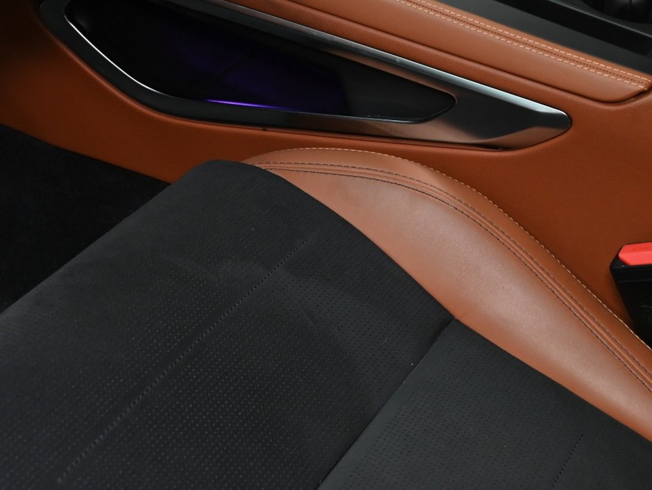 2025 Jaguar F-PACE P575 SVR 575 Edition-32