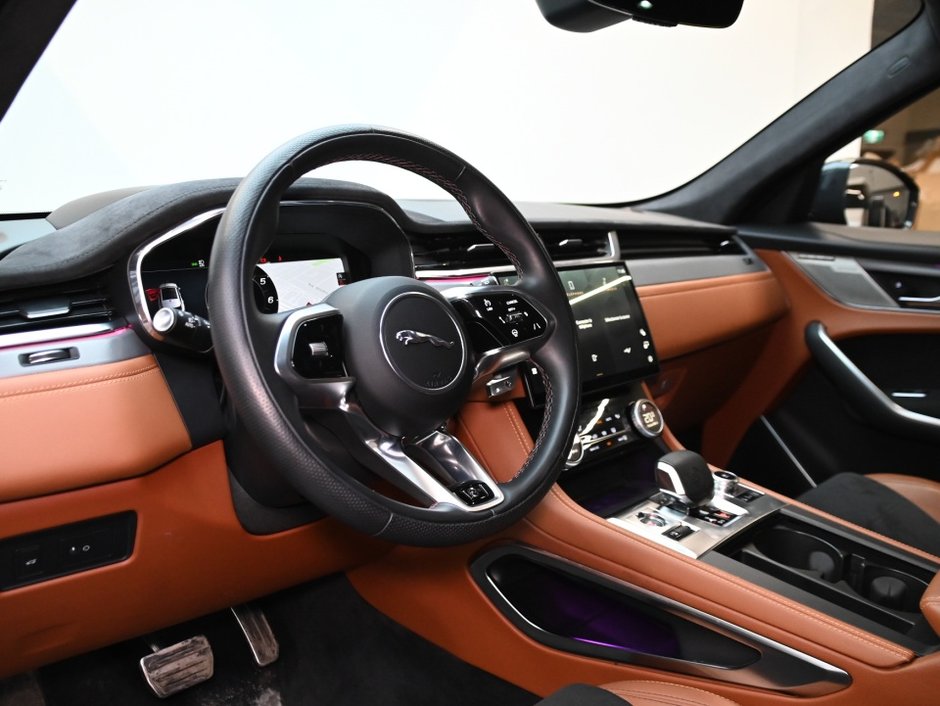 2025 Jaguar F-PACE P575 SVR 575 Edition-17