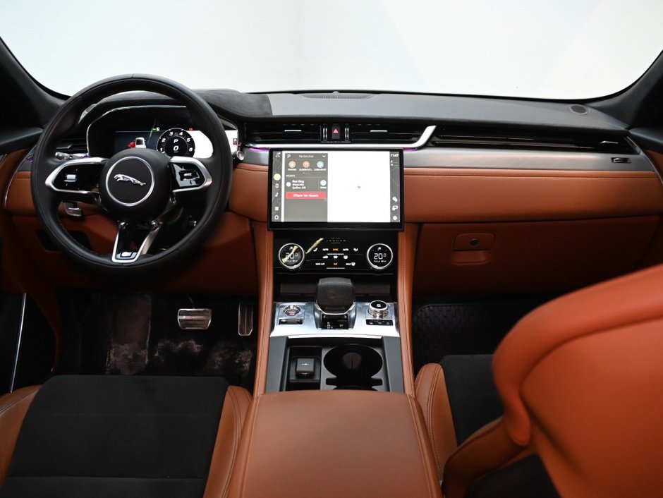 2025 Jaguar F-PACE P575 SVR 575 Edition-24