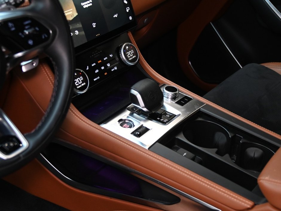 2025 Jaguar F-PACE P575 SVR 575 Edition-18