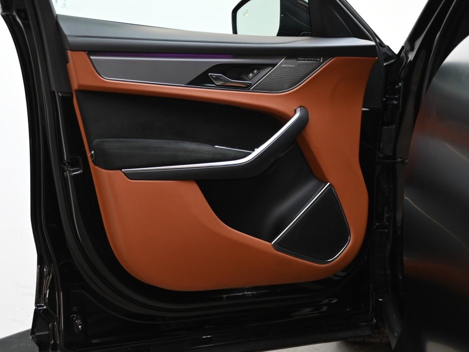 2025 Jaguar F-PACE P575 SVR 575 Edition-14