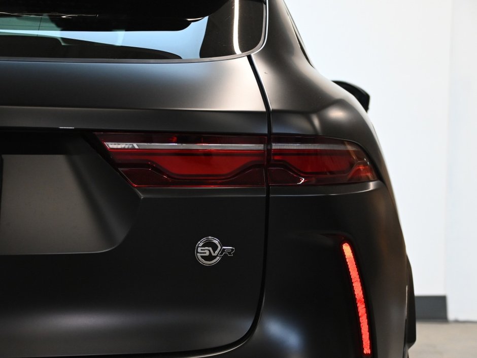 2025 Jaguar F-PACE P575 SVR 575 Edition-10