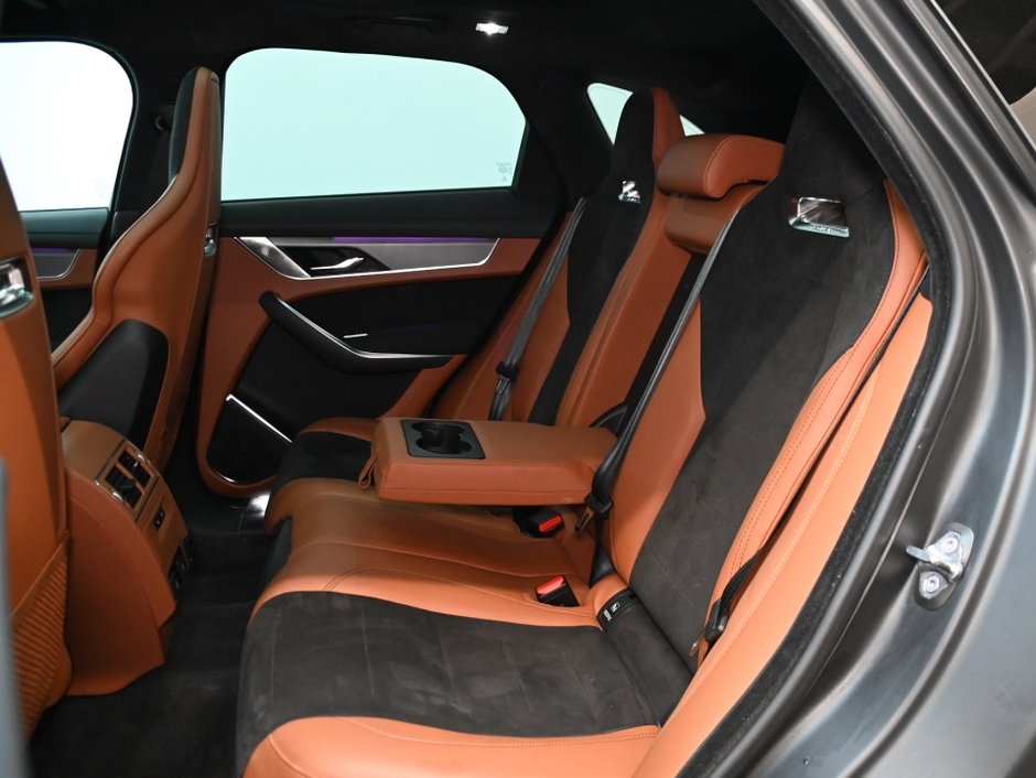 2025 Jaguar F-PACE P575 SVR 575 Edition-8