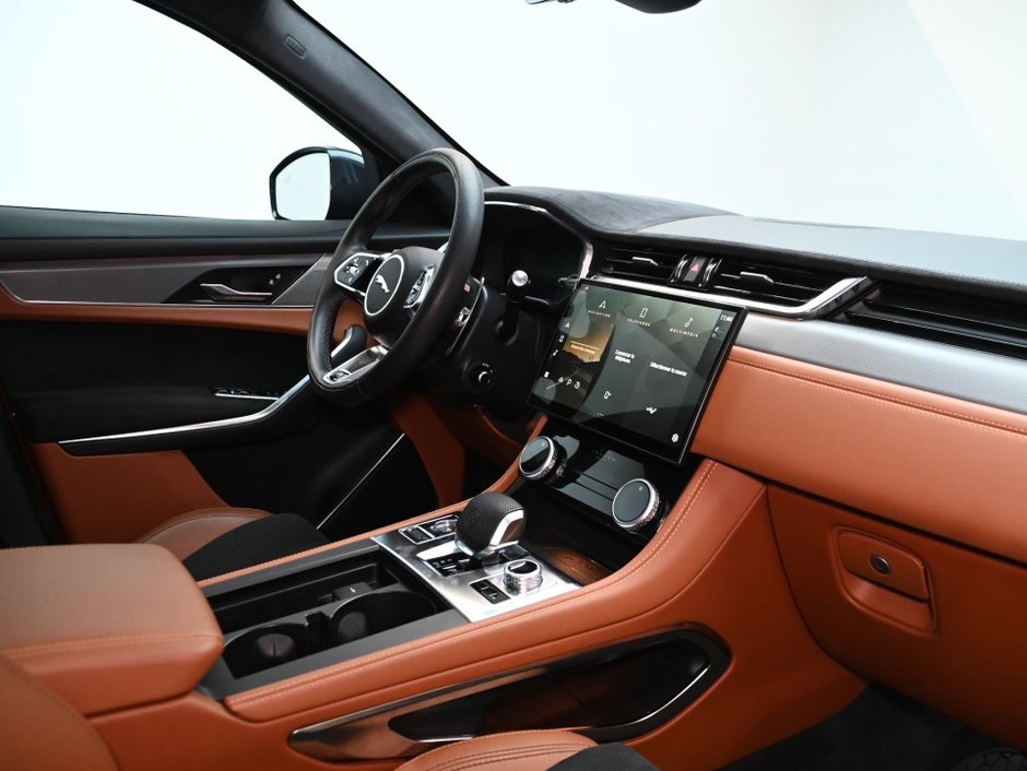 2025 Jaguar F-PACE P575 SVR 575 Edition-13