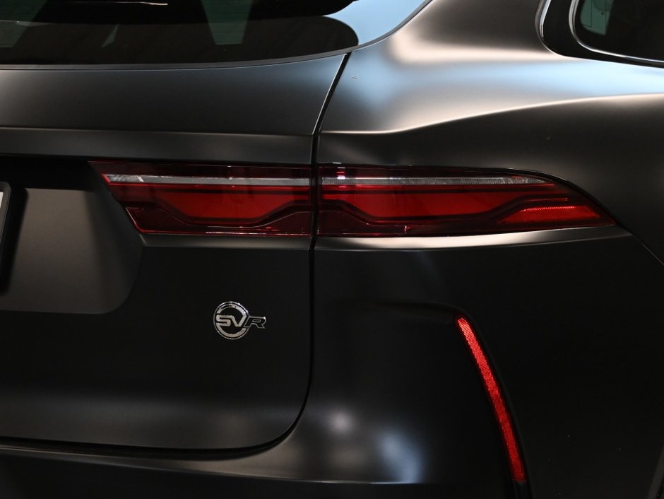 2025 Jaguar F-PACE P575 SVR 575 Edition-9