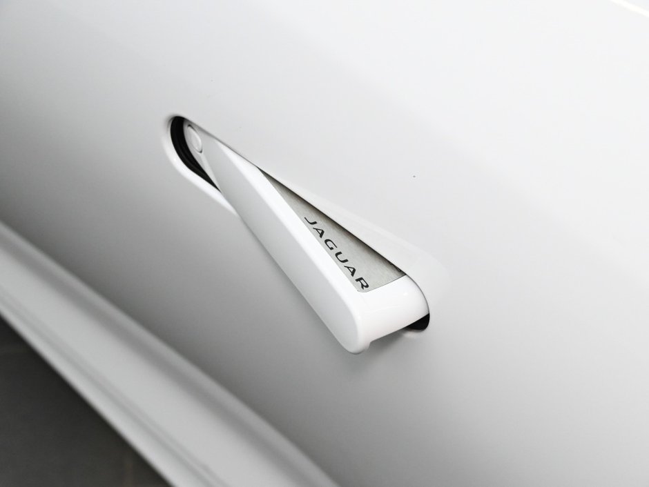 Jaguar F-TYPE P575 R 2022-23