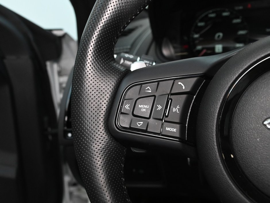 Jaguar F-TYPE P575 R 2022-13