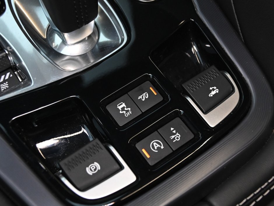 Jaguar F-TYPE P575 R 2022-20