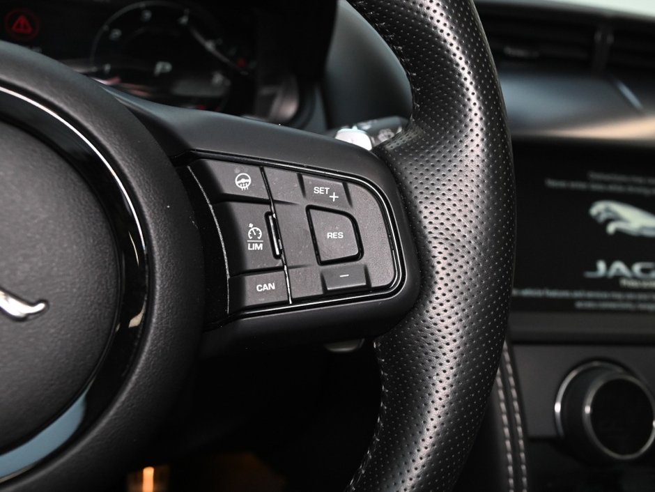 Jaguar F-TYPE P575 R 2022-14